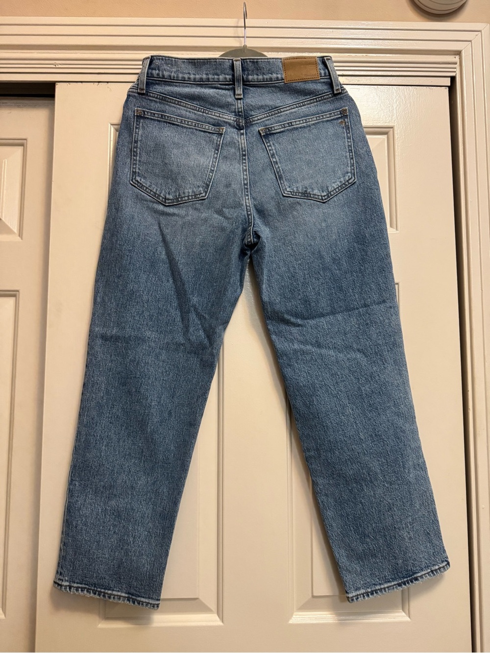 Madewell women’s Distressed Blue Jeans - Classic High-Rise Fit - Picture 4 of 5